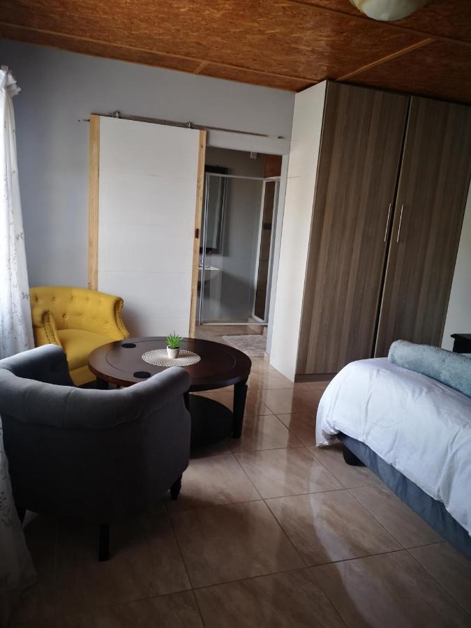 Tuvawa Luxury Suites Уолфиш-Бей Экстерьер фото