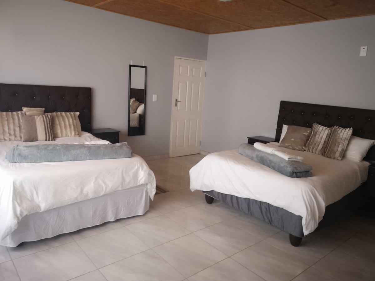 Tuvawa Luxury Suites Уолфиш-Бей Экстерьер фото