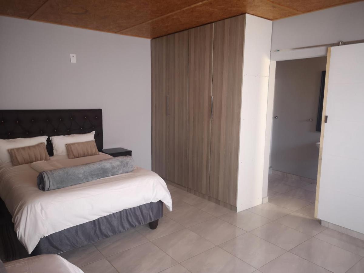 Tuvawa Luxury Suites Уолфиш-Бей Экстерьер фото